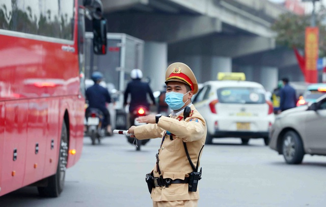 Hà Nội phân luồng giao thông phục vụ Chương trình 'Rực rỡ Thăng Long', người dân đi lại thế nào?- Ảnh 2.