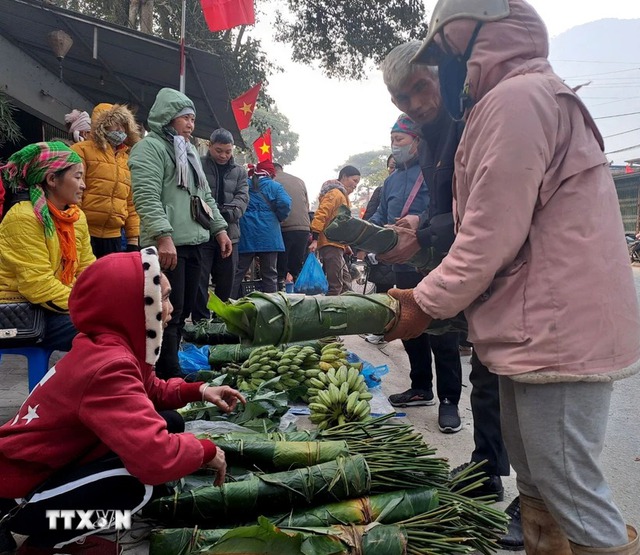 Nét độc đáo của các phiên chợ ngày Xuân trên Cao nguyên đá Hà Giang- Ảnh 1.