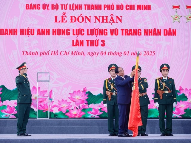 Thủ tướng: Trong đại dịch COVID-19, lực lượng vũ trang TPHCM là điểm tựa trong lòng dân- Ảnh 3.