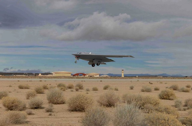 Mỹ thử nghiệm máy bay ném bom tàng hình B-21 Raider- Ảnh 1.