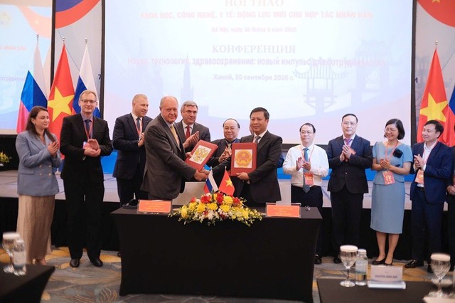 Bệnh viện Hữu Nghị và Trung tâm Ung thư Napalkov ký thỏa thuận hợp tác song phương- Ảnh 1.