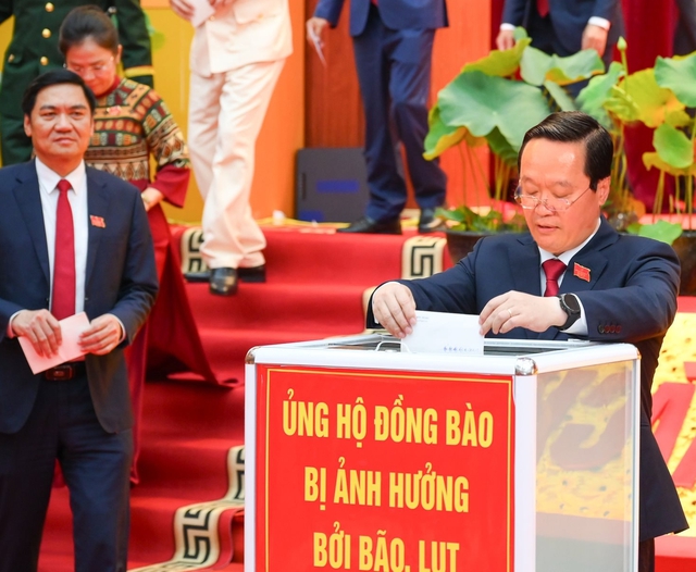 
Đại hội Đảng bộ Nghệ An quyên góp gần 350 triệu đồng ủng hộ đồng bào vùng lũ- Ảnh 1.
