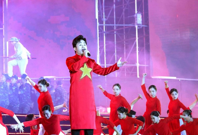 Tùng Dương, Đức Phúc, Hòa Minzy hỗ trợ người dân khắc phục hậu quả sau bão- Ảnh 1.
