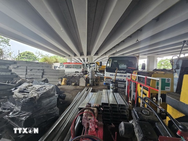 Thành phố Hồ Chí Minh khẩn trương di dời các bãi xe, kho hàng dưới gầm cầu- Ảnh 1.