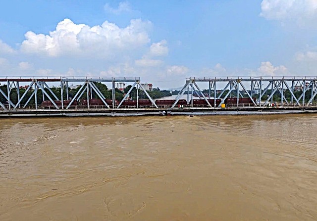 Nước lũ cuốn trôi nền đường sắt Hà Nội - Thái Nguyên, đơn vị quản lý lên tiếng- Ảnh 3. Nước lũ cuốn trôi nền đường sắt Hà Nội - Thái Nguyên, đơn vị quản lý lên tiếng- Ảnh 3.