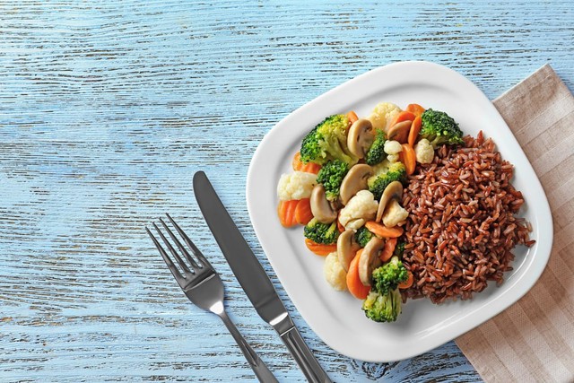 Chuyên gia dinh dưỡng hướng dẫn cách chuẩn bị bữa ăn hằng ngày đơn giản mà vẫn đủ chất- Ảnh 1. Chuyên gia dinh dưỡng hướng dẫn cách chuẩn bị bữa ăn hằng ngày đơn giản mà vẫn đủ chất- Ảnh 1.