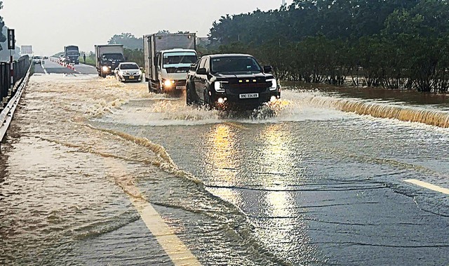 Phương án phân luồng tạm thời cao tốc Hà Nội - Thái Nguyên để tránh ngập- Ảnh 2. Phương án phân luồng tạm thời cao tốc Hà Nội - Thái Nguyên để tránh ngập- Ảnh 2.