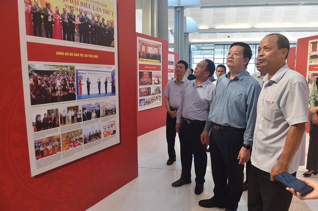 Phó Thủ tướng kiểm tra công tác tổ chức Triển lãm chào mừng Đại hội đại biểu Đảng bộ Chính phủ- Ảnh 1. Phó Thủ tướng kiểm tra công tác tổ chức Triển lãm chào mừng Đại hội đại biểu Đảng bộ Chính phủ- Ảnh 1.