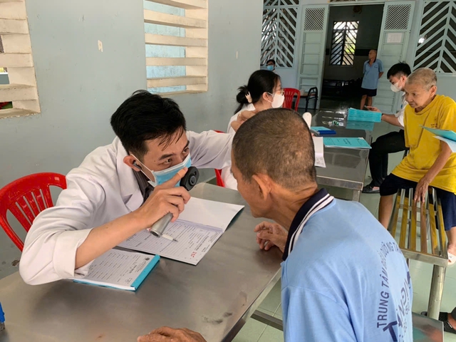 Bệnh viện Lê Văn Thịnh tặng xe điện, hỗ trợ khám bệnh định kỳ tại Trung tâm Điều dưỡng tâm thần Tân Định- Ảnh 2.