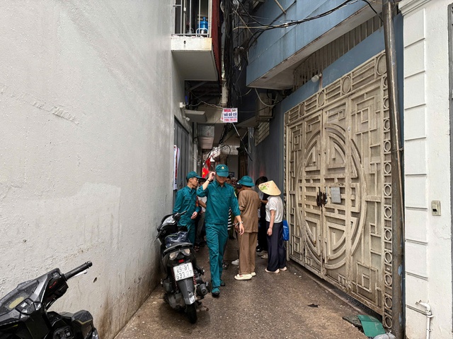 Vụ cháy 5 người thiệt mạng: Hàng xóm bất lực nghe tiếng kêu cứu trong tuyệt vọng- Ảnh 2. Vụ cháy 5 người thiệt mạng: Hàng xóm bất lực nghe tiếng kêu cứu trong tuyệt vọng- Ảnh 2.