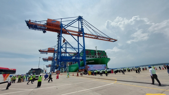 Đoàn đại biểu Đại hội Đảng bộ TPHCM phấn khởi khi 'mục sở thị' cảng quốc tế Gemalink và KCN chuyên sâu Phú Mỹ 3- Ảnh 1.