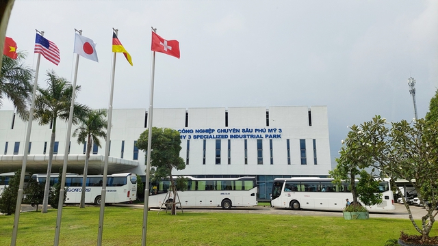 Đoàn đại biểu Đại hội Đảng bộ TPHCM phấn khởi khi 'mục sở thị' cảng quốc tế Gemalink và KCN chuyên sâu Phú Mỹ 3- Ảnh 4.