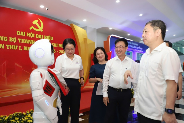 Triển lãm công nghệ và báo chí - xuất bản chào mừng Đại hội Đảng bộ TPHCM lần thứ I- Ảnh 1.