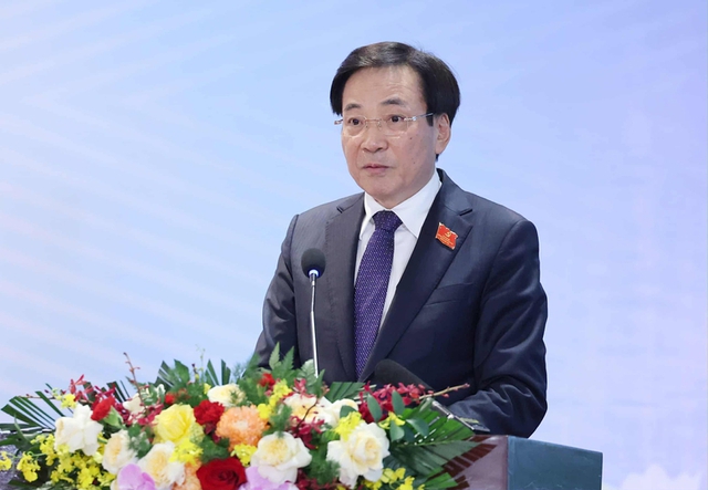 Chính phủ không né tránh mà luôn đối mặt, giải quyết những vấn đề đã tồn tại nhiều năm- Ảnh 2. Chính phủ không né tránh mà luôn đối mặt, giải quyết những vấn đề đã tồn tại nhiều năm- Ảnh 2.