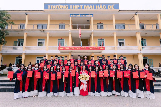 Trường THPT Mai Hắc Đế: 20 năm thử lửa thành vàng- Ảnh 3. Trường THPT Mai Hắc Đế: 20 năm thử lửa thành vàng- Ảnh 3.