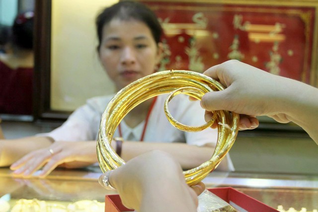Giá vàng tăng suốt thời gian dài, khi nào sẽ giảm?- Ảnh 2. Giá vàng tăng suốt thời gian dài, khi nào sẽ giảm?- Ảnh 2.