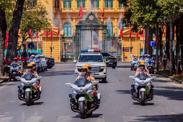 Hà Nội phân luồng giao thông phục vụ Đại hội Đảng bộ Thành phố lần thứ XVIII- Ảnh 2. Hà Nội phân luồng giao thông phục vụ Đại hội Đảng bộ Thành phố lần thứ XVIII- Ảnh 2.