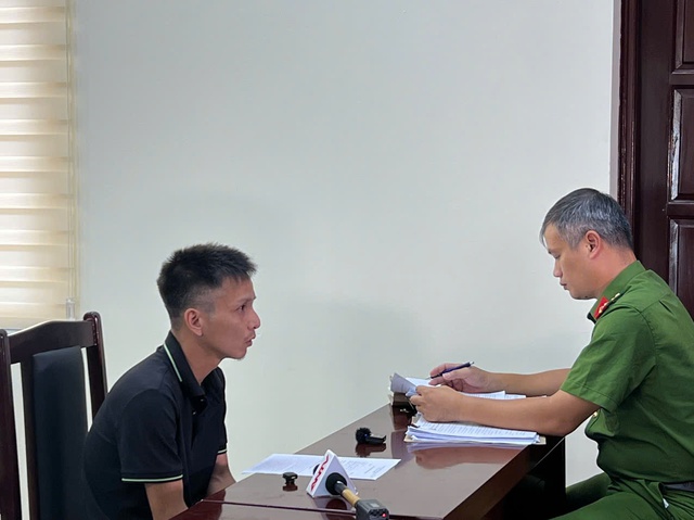 Khởi tố 4 đối tượng bơm trực tiếp nước máy vào bình Lavie để bán ở Hà Nội- Ảnh 1. Khởi tố 4 đối tượng bơm trực tiếp nước máy vào bình Lavie để bán ở Hà Nội- Ảnh 1.