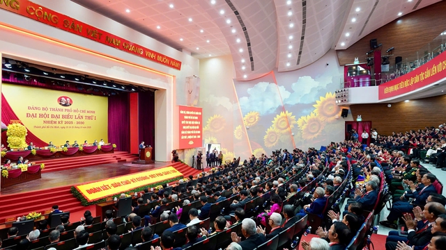 Tổng Bí thư Tô Lâm tin tưởng TPHCM sẽ vươn lên mạnh mẽ, hiện thực hóa khát vọng phát triển mới- Ảnh 3. Tổng Bí thư Tô Lâm tin tưởng TPHCM sẽ vươn lên mạnh mẽ, hiện thực hóa khát vọng phát triển mới- Ảnh 3.