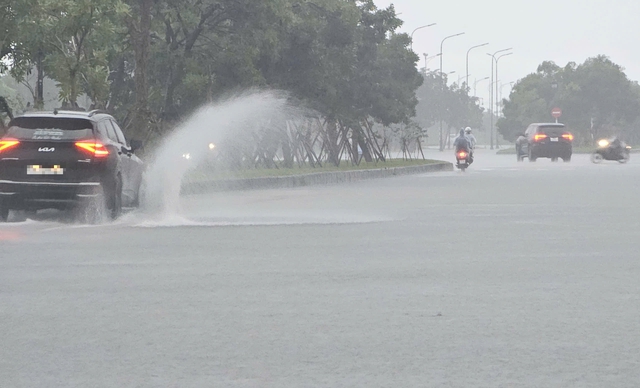 Huế ứng phó mưa lớn kéo dài, hồ chứa thủy điện tăng lưu lượng điều tiết - Ảnh 2. Huế ứng phó mưa lớn kéo dài, hồ chứa thủy điện tăng lưu lượng điều tiết - Ảnh 2.