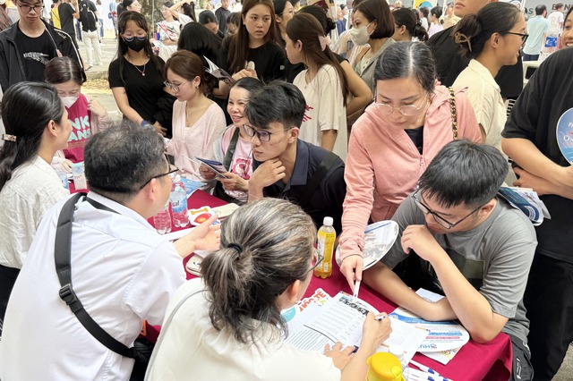 Tuyển sinh đại học 2026: Bộ GD&ĐT 'siết' phương thức, trường đại học rục rịch đổi mới- Ảnh 1. Tuyển sinh đại học 2026: Bộ GD&ĐT 'siết' phương thức, trường đại học rục rịch đổi mới- Ảnh 1.
