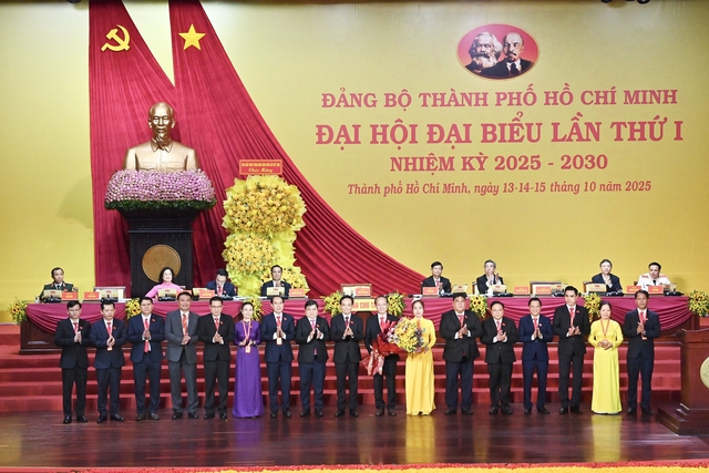 Ra mắt Ủy ban Kiểm tra Thành ủy TPHCM khóa I, nhiệm kỳ 2025–2030- Ảnh 1. Ra mắt Ủy ban Kiểm tra Thành ủy TPHCM khóa I, nhiệm kỳ 2025–2030- Ảnh 1.