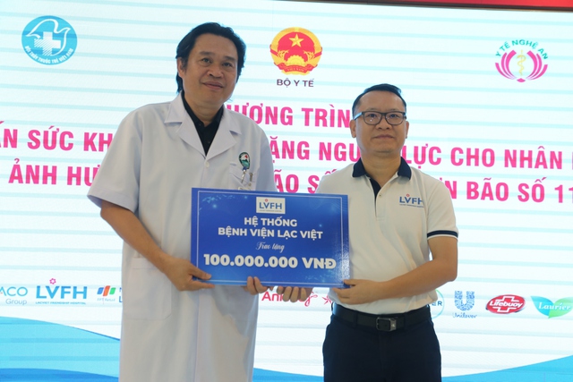 Đoàn công tác Bộ Y tế thăm hỏi, trao quà đồng bào tại Nghệ An: Khám chữa bệnh phải gắn với phòng bệnh suốt vòng đời- Ảnh 8. Đoàn công tác Bộ Y tế thăm hỏi, trao quà đồng bào tại Nghệ An: Khám chữa bệnh phải gắn với phòng bệnh suốt vòng đời- Ảnh 8.
