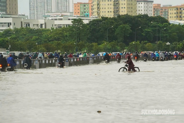 Biển Đông có thể đón bão số 12 trong những ngày tới, cảnh báo đa thiên tai xuất hiện cùng lúc- Ảnh 2. Biển Đông có thể đón bão số 12 trong những ngày tới, cảnh báo đa thiên tai xuất hiện cùng lúc- Ảnh 2.