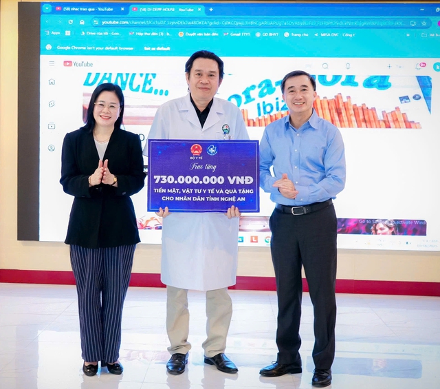 Đoàn công tác Bộ Y tế thăm hỏi, trao quà đồng bào tại Nghệ An: Khám chữa bệnh phải gắn với phòng bệnh suốt vòng đời- Ảnh 4. Đoàn công tác Bộ Y tế thăm hỏi, trao quà đồng bào tại Nghệ An: Khám chữa bệnh phải gắn với phòng bệnh suốt vòng đời- Ảnh 4.