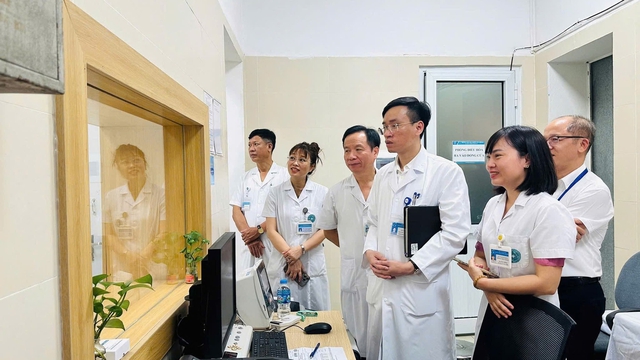 Bệnh viện 115 năm tuổi chuyển đổi số y tế vì sự hài lòng của người bệnh- Ảnh 2. Bệnh viện 115 năm tuổi chuyển đổi số y tế vì sự hài lòng của người bệnh- Ảnh 2.