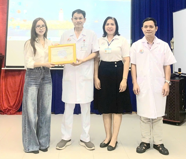 Nhiều bệnh nhân ở BVĐK Khánh Hòa được truyền thông về bệnh gout và nhận quà- Ảnh 4. Nhiều bệnh nhân ở BVĐK Khánh Hòa được truyền thông về bệnh gout và nhận quà- Ảnh 4.