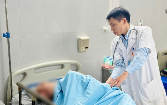 Cứu sống bệnh nhân nhiễm trùng phức tạp sau mổ cột sống- Ảnh 4. Cứu sống bệnh nhân nhiễm trùng phức tạp sau mổ cột sống- Ảnh 4.
