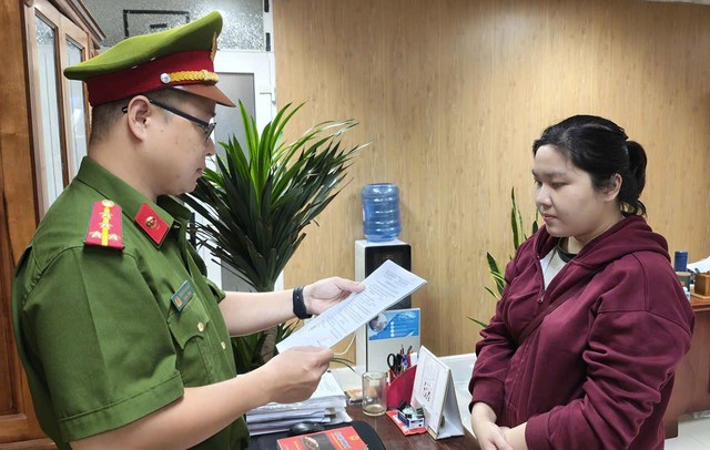 Khởi tố một nhân viên ngân hàng vì chiếm đoạt hơn 5,9 tỷ đồng của nhiều người- Ảnh 1. Khởi tố một nhân viên ngân hàng vì chiếm đoạt hơn 5,9 tỷ đồng của nhiều người- Ảnh 1.
