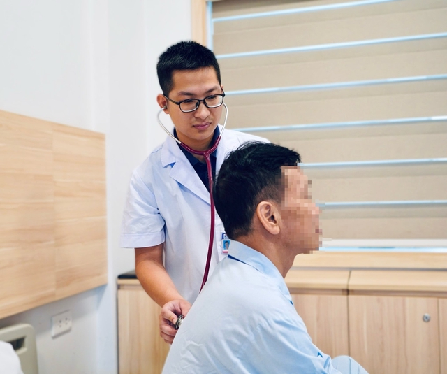Khối u tuyến thượng thận: Khi nào cần mổ, khi nào chỉ theo dõi?- Ảnh 2. Khối u tuyến thượng thận: Khi nào cần mổ, khi nào chỉ theo dõi?- Ảnh 2.