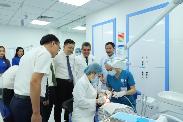 Hai bệnh viện đầu ngành ở TPHCM phối hợp mở Trung tâm Răng Hàm Mặt kỹ thuật cao- Ảnh 3. Hai bệnh viện đầu ngành ở TPHCM phối hợp mở Trung tâm Răng Hàm Mặt kỹ thuật cao- Ảnh 3.