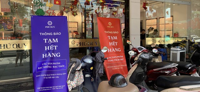 Thị trường vàng ngày 17/10: Nhiều cửa hàng tiếp tục treo biển 'hết hàng'- Ảnh 3. Thị trường vàng ngày 17/10: Nhiều cửa hàng tiếp tục treo biển 'hết hàng'- Ảnh 3.