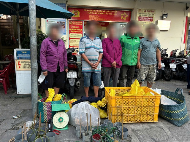 Bắt 15 đối tượng trong đường dây trộm cắp, mua bán chó mèo không rõ nguồn gốc tại TPHCM- Ảnh 1. Bắt 15 đối tượng trong đường dây trộm cắp, mua bán chó mèo không rõ nguồn gốc tại TPHCM- Ảnh 1.