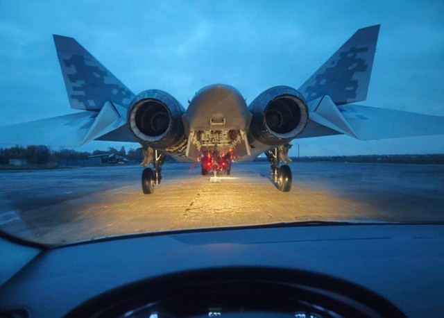 Bức ảnh hiếm hé lộ khoang vũ khí bí ẩn của Su-57 Nga- Ảnh 1. Bức ảnh hiếm hé lộ khoang vũ khí bí ẩn của Su-57 Nga- Ảnh 1.
