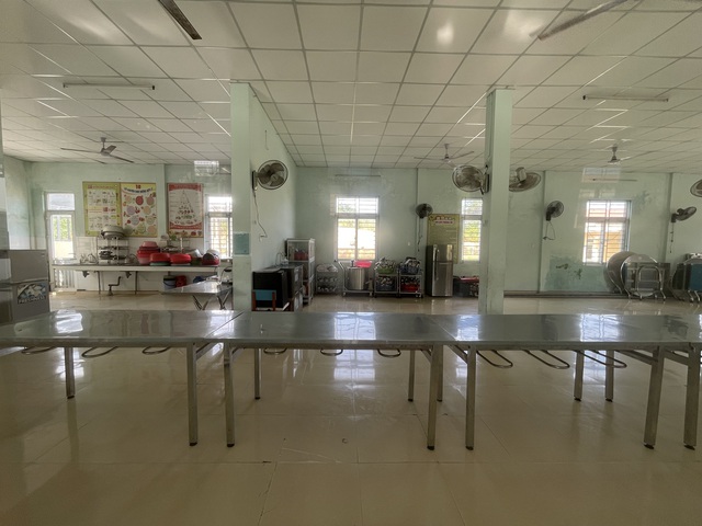 Vụ 40 học sinh trường dân tộc bán trú ở Quảng Trị nhập viện: Lãnh đạo bị cách chức, ai quản lý trường?- Ảnh 3.