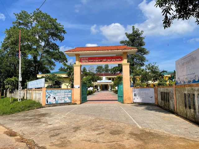 Vụ 40 học sinh trường dân tộc bán trú nhập viện: Nhà trường bị phạt gần 200 triệu đồng- Ảnh 2.