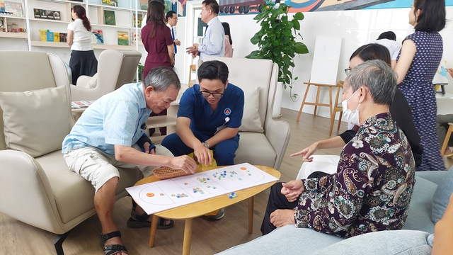 TPHCM triển khai mô hình 'Điều trị nội trú ban ngày' giúp người cao tuổi 'vui hơn ở nhà'- Ảnh 2. TPHCM triển khai mô hình 'Điều trị nội trú ban ngày' giúp người cao tuổi 'vui hơn ở nhà'- Ảnh 2.