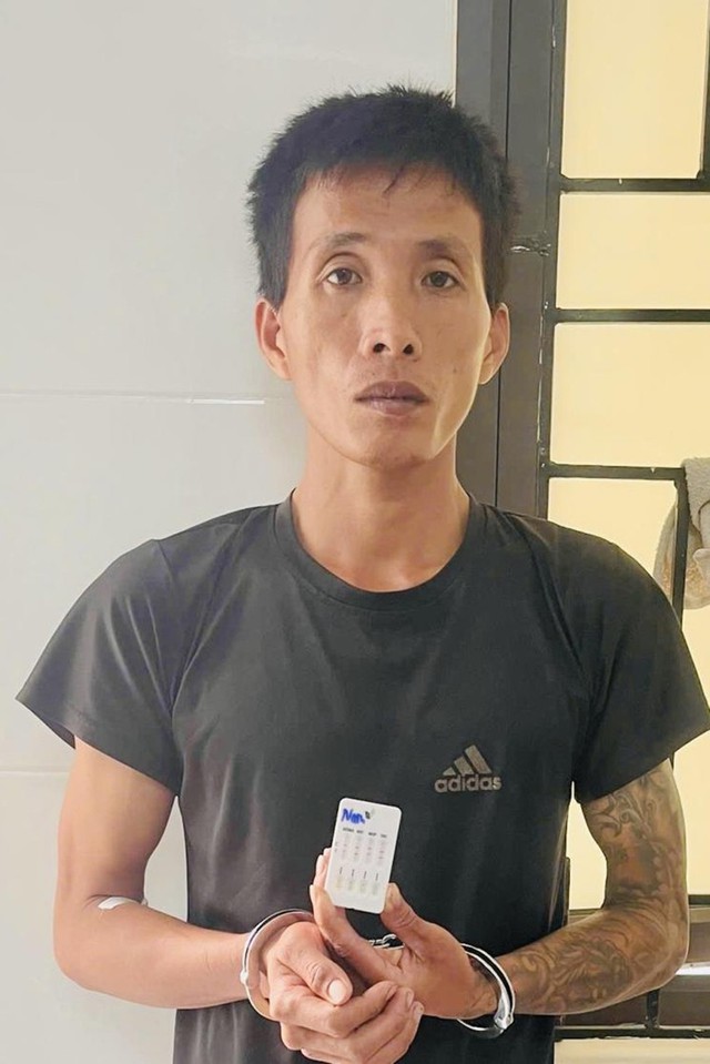 Bé gái nghi bị bố dượng bạo hành ở Hà Tĩnh phải khâu 7 mũi, có 3 vết thương ở đầu- Ảnh 3. Bé gái nghi bị bố dượng bạo hành ở Hà Tĩnh phải khâu 7 mũi, có 3 vết thương ở đầu- Ảnh 3.