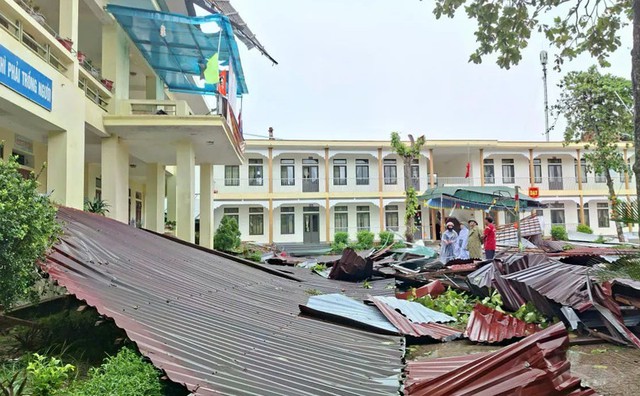 Trường học miền Trung sẵn sàng học trực tuyến trước bão số 12- Ảnh 1. Trường học miền Trung sẵn sàng học trực tuyến trước bão số 12- Ảnh 1.