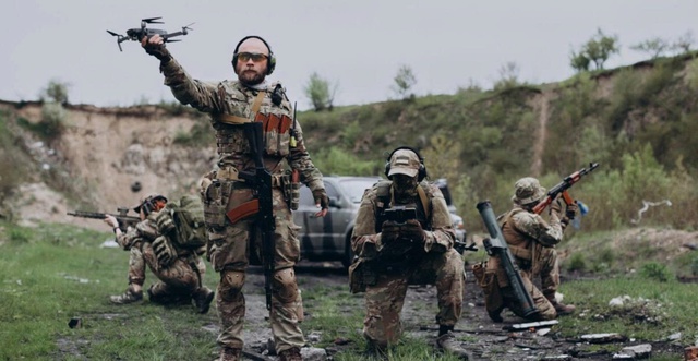 Chiến thuật 'cổ' giúp Nga đánh bại UAV Ukraine- Ảnh 1.