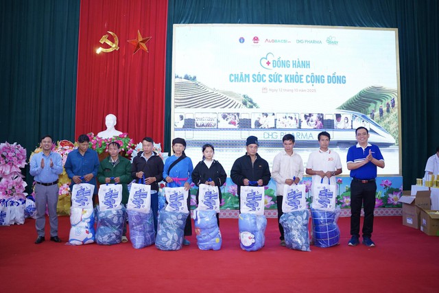 Hành trình của nắng ấm: DHG Pharma cùng y bác sĩ đến với Tả Củ Tỷ- Ảnh 5. Hành trình của nắng ấm: DHG Pharma cùng y bác sĩ đến với Tả Củ Tỷ- Ảnh 5.