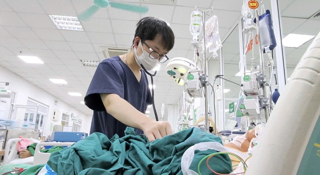 3 người đàn ông bị tổn thương đa cơ quan do nhiễm loại xoắn khuẩn trong nước lũ- Ảnh 2. 3 người đàn ông bị tổn thương đa cơ quan do nhiễm loại xoắn khuẩn trong nước lũ- Ảnh 2.