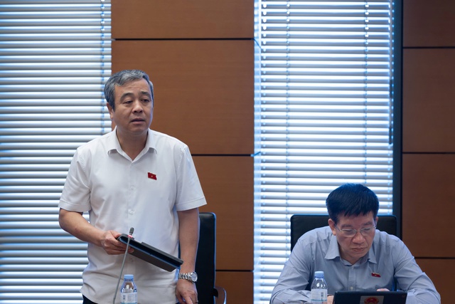 Lo ngại viên chức 'chân ngoài dài hơn chân trong', lợi dụng thương hiệu công để kinh doanh riêng- Ảnh 1. Lo ngại viên chức 'chân ngoài dài hơn chân trong', lợi dụng thương hiệu công để kinh doanh riêng- Ảnh 1.