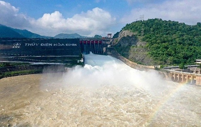 Đóng cửa xả đáy thủy điện Hòa Bình để đảm bảo an toàn cho hạ du- Ảnh 2. Đóng cửa xả đáy thủy điện Hòa Bình để đảm bảo an toàn cho hạ du- Ảnh 2.