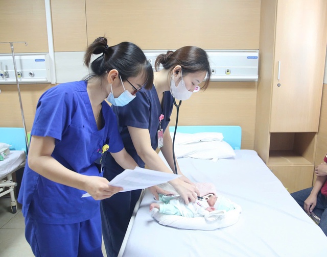 BV Sản Nhi tỉnh Phú Thọ đồng hành cùng bệnh nhân khó khăn: Khi yêu thương trở thành liều thuốc nhiệm màu- Ảnh 1. BV Sản Nhi tỉnh Phú Thọ đồng hành cùng bệnh nhân khó khăn: Khi yêu thương trở thành liều thuốc nhiệm màu- Ảnh 1.