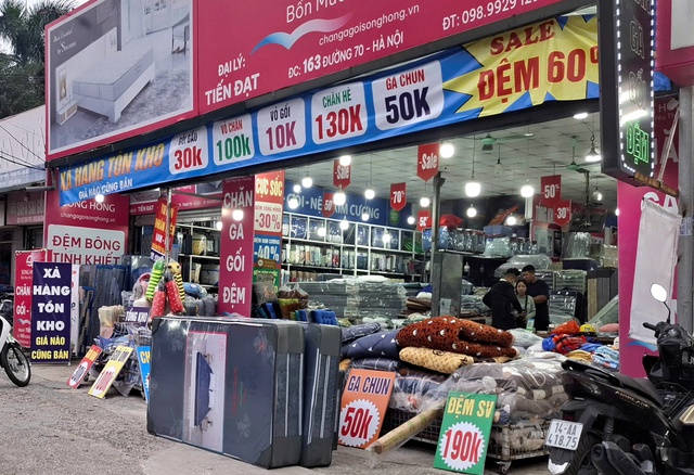 Thị trường chăn ga gối đệm bắt đầu 'nóng' lên khi gió lạnh tràn về- Ảnh 3. Thị trường chăn ga gối đệm bắt đầu 'nóng' lên khi gió lạnh tràn về- Ảnh 3.